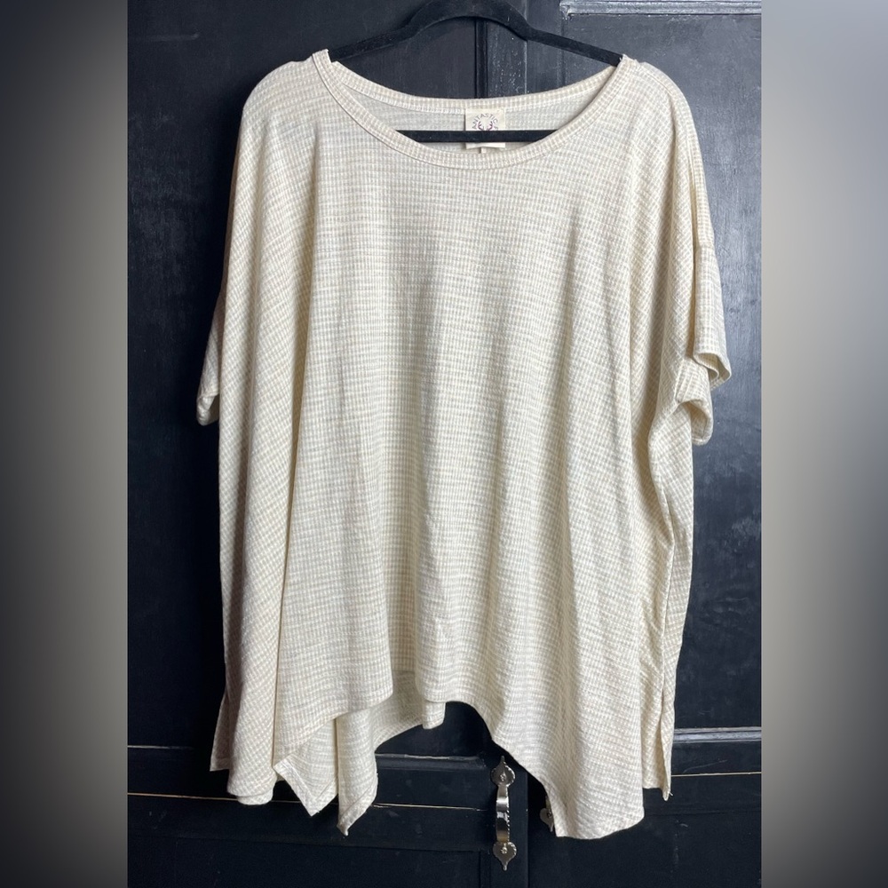 Fantastic Fawn Cream Colored Slouchy Shirt size Large